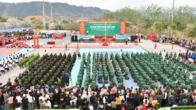 Lai Chau mengucapkan selamat tinggal kepada ratusan warga ketika mereka berlepas untuk berkhidmat dalam tentera.