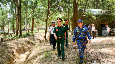 O General Do Xuan Tung inspeciona o treinamento de transição para prontidão de combate da 2ª Região Naval.