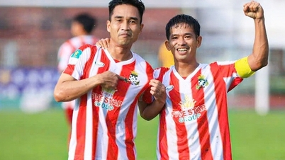 লাল কার্ডের কারণে একজন খেলোয়াড়কে হারানোর পর লং আন এফসি ঘরের মাঠে প্রত্যাবর্তনমূলক পরাজয়ের মুখোমুখি হয়।
