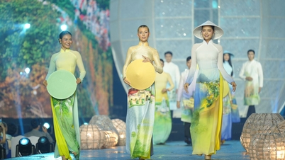 Cérémonie d'ouverture du 12e festival de l'Ao Dai de Hô Chi Minh-Ville