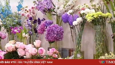 שוק הפרחים ליום האישה הבינלאומי (8 במרץ): המחירים עולים, לקוחות בוחרים זרי פרחים שמתאימים לתקציב שלהם.