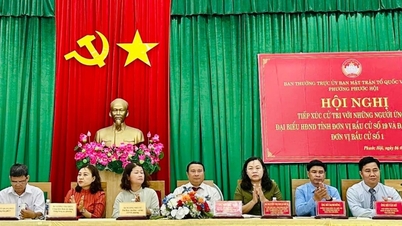 Kandidater til det provinsielle folkerådet møtte velgere i Phuoc Hoi-distriktet.