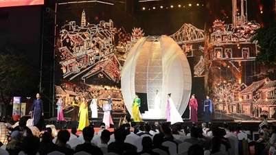 Ho Chi Minh Şehri Ao Dai Festivali 2026'nın açılış gecesinden izlenimler.