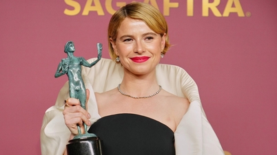 Jessie Buckley: Ödül sezonunu ve kırmızı halıyı kasıp kavuran yıldız.