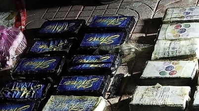 Myndigheterna upptäckte en plastpåse innehållande cirka 24 kg misstänkta narkotika vid kusten i Lam Dong-provinsen.