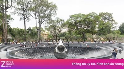 People in Ho Chi Minh City flocked to the Covid-19 Memorial Park to watch the water show.