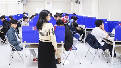In navolging van kandidaten die via het HSA-examen een plek op de universiteit proberen te bemachtigen.