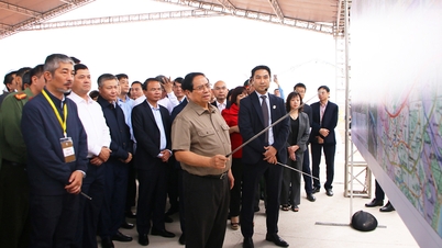 Premierminister Pham Minh Chinh besichtigt das Flughafenprojekt Gia Binh und damit verbundene Projekte.