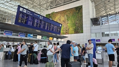 Airfares to Europe are scarce and have risen to hundreds of millions of Vietnamese dong, leaving many people feeling anxious.