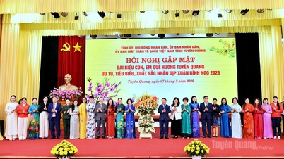 Treffen mit herausragenden und beispielhaften Vertretern der Provinz Tuyen Quang anlässlich des Mondneujahrs 2026 (Jahr des Pferdes).