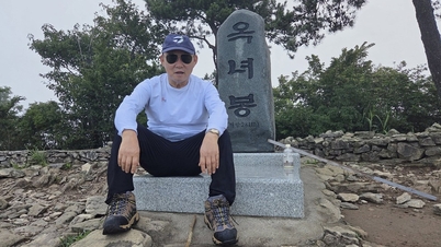 Antrenör Park Hang-seo, TNSV turnuvasının açılış törenine katıldı ve Nha Trang Üniversitesi öğrencileriyle bir araya geldi.