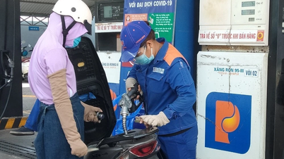 Petrolimex Gia Lai upphör tillfälligt med försäljningen av bensin och diesel i dunkar och tunnor.