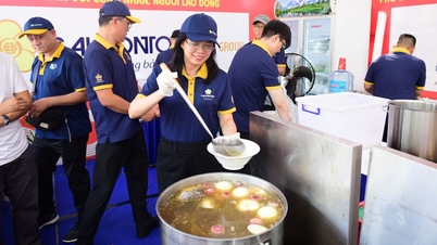 A munkások és a munkások a Pho Yeu Thuong (a szerelem Pho-ja) értékes vendégei.