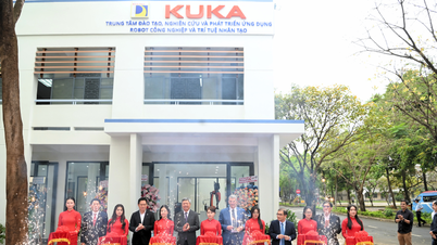 KUKA একটি বিশ্ববিদ্যালয়ের সাথে অংশীদারিত্ব করে একটি রোবোটিক্স এবং এআই প্রযুক্তি কেন্দ্র প্রতিষ্ঠা করে।