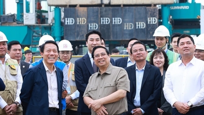 นายกรัฐมนตรีตรวจเยี่ยมโครงการก่อสร้างสนามบินขนาดใหญ่เกียบินห์ มูลค่า 162,000 ล้านดอง ในจังหวัดบั๊กนิญ