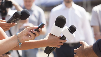 Un periodista tecnológico pierde su trabajo por hacer mal uso de la IA.