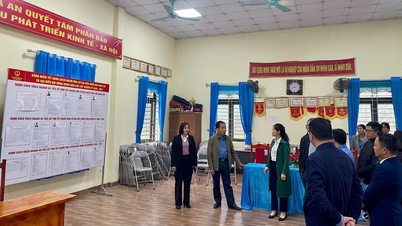 Zespół inspekcyjny nr 16 – Prowincjonalna Komisja Wyborcza przeprowadza inspekcję przygotowań do wyborów w gminach Tam Kim, Nguyen Binh i Minh Tam.