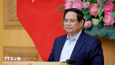 Premier Pham Minh Chinh spotyka się z Radą Doradczą ds. Polityki w celu omówienia reakcji na bieżące wyzwania.