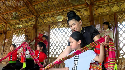 Nghệ nhân Hoàng Thị Văn và tình yêu dành cho văn hóa Thái
