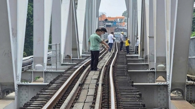 Vụ sà lan va cầu Ghềnh: Phải thay mới nhịp giữa nhưng sửa tạm để tàu chạy