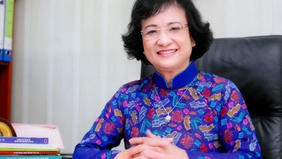 The youth and aspirations of Vietnam's first female Minister of Health.