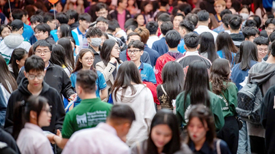 Vanmorgen boden bijna 600 stands advies aan tijdens het toelatingsevenement 'Super Sunday' in Ho Chi Minh-stad en Hanoi.