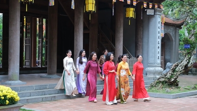 Vrouwen in Hai Phong verspreiden hun liefde voor de ao dai (traditionele Vietnamese jurk).