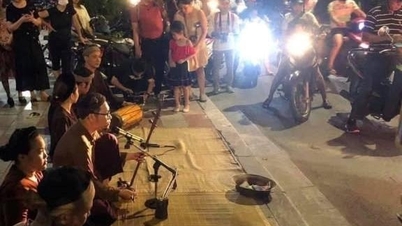 El grupo de canto folclórico tradicional de Hai Phong reanuda sus actuaciones.