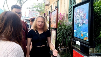 Dziewięć artystek z Hai Phong prezentuje 55 prac o głębokim ładunku emocjonalnym.
