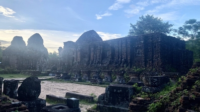 Frumusețea mistică a Sanctuarului My Son atrage turiști internaționali în Quang Nam.