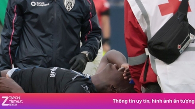 A perna do jogador sofreu uma fratura após uma entrada violenta.
