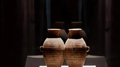 Ce vase antique contribue à « faire revivre » les premières civilisations.
