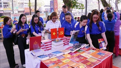 אנו נותנים את אמוננו וציפיותינו בפסטיבל הלאומי.