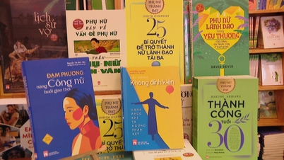 Merayakan keindahan wanita melalui halaman-halaman buku.
