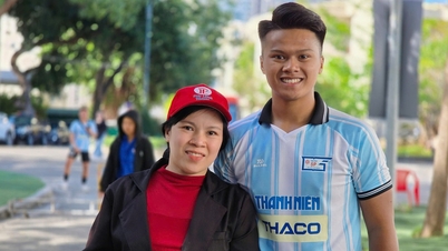 En mamma reste nästan 400 km till Nha Trang för att heja på sin son vid THACO Cup 2026.