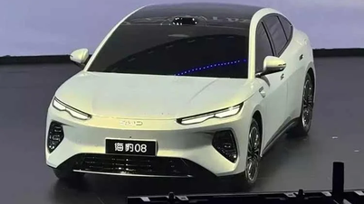 BYD নতুন Seal 08 ইলেকট্রিক সেডান উন্মোচন করেছে, যা মাত্র ৫ মিনিট চার্জে ৪০০ কিলোমিটার ভ্রমণ করতে সক্ষম।