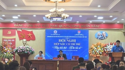 Van Mieu - Quoc Tu Giam Ward: نوجوان ووٹروں کو انتخابی علم سے آراستہ کرنا۔