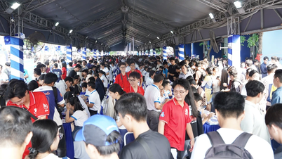 Quais das 149 escolas de ensino médio têm prioridade no processo de admissão à Universidade Nacional do Vietnã na cidade de Ho Chi Minh?