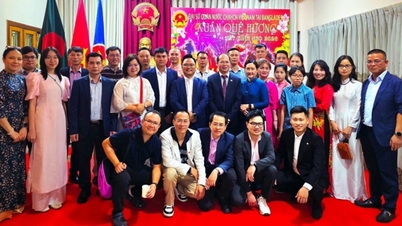 ជនអន្តោប្រវេសន៍វៀតណាម និងមិត្តភក្តិមកពីប្រទេសបង់ក្លាដែសមួយចំនួនធំបានចូលរួមព្រឹត្តិការណ៍និទាឃរដូវមាតុភូមិឆ្នាំ ២០២៦។