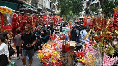 Förklarar drivkraften bakom att Vietnam välkomnar över 2 miljoner internationella turister under tre månader i rad.