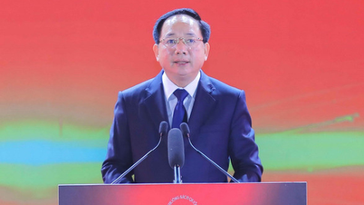សុន្ទរកថារបស់លោក Trinh Van Quyet ប្រធាននាយកដ្ឋានឃោសនាការ និងចលនាមហាជនកណ្តាល ក្នុងពិធីប្រគល់រង្វាន់សៀវភៅជាតិលើកទី ៨។