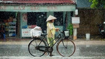 แนวปะทะอากาศเย็นกำลังเคลื่อนตัวเข้ามา ทำให้เกิดฝนตกหนักในหลายพื้นที่ทางภาคเหนือและภาคกลางของเวียดนาม