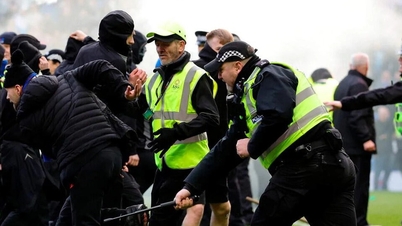 Se desata una pelea horrible en el derbi más antiguo del mundo.