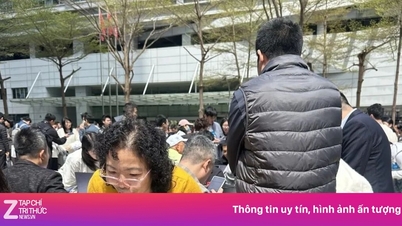 Thousands of Chinese people lined up to install an AI app.