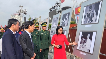 พิธีเปิดนิทรรศการโปสเตอร์โฆษณาชวนเชื่อและภาพถ่ายสารคดีเพื่อเฉลิมฉลองการเลือกตั้งสภาแห่งชาติครั้งที่ 16