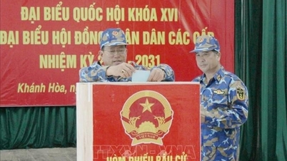 Cử tri Trường Sa bỏ phiếu bầu cử sớm
