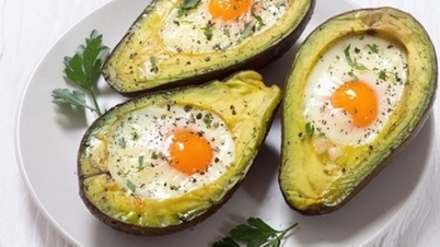 Pro optimalizaci příjmu vitamínu D kombinujte s vejci zdravé tuky.