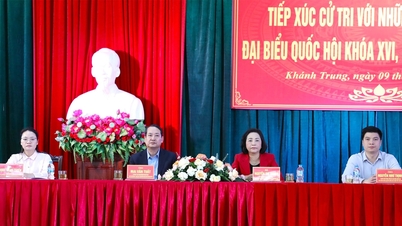 Místopředsedkyně Národního shromáždění Nguyen Thi Thanh se účastní setkání s voliči v Khanh Trung v provincii Ninh Binh.