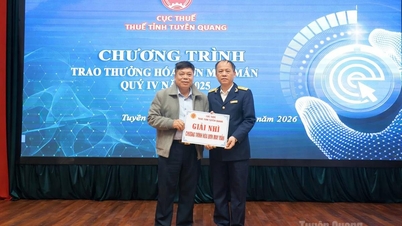 กรมสรรพากรจังหวัดตวนกวาง มอบรางวัล "ใบกำกับภาษีนำโชค" จำนวน 45 ใบ สำหรับไตรมาสที่สี่ของปี 2025