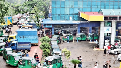Bangladesh đóng cửa trường đại học, hạn chế bán xăng dầu